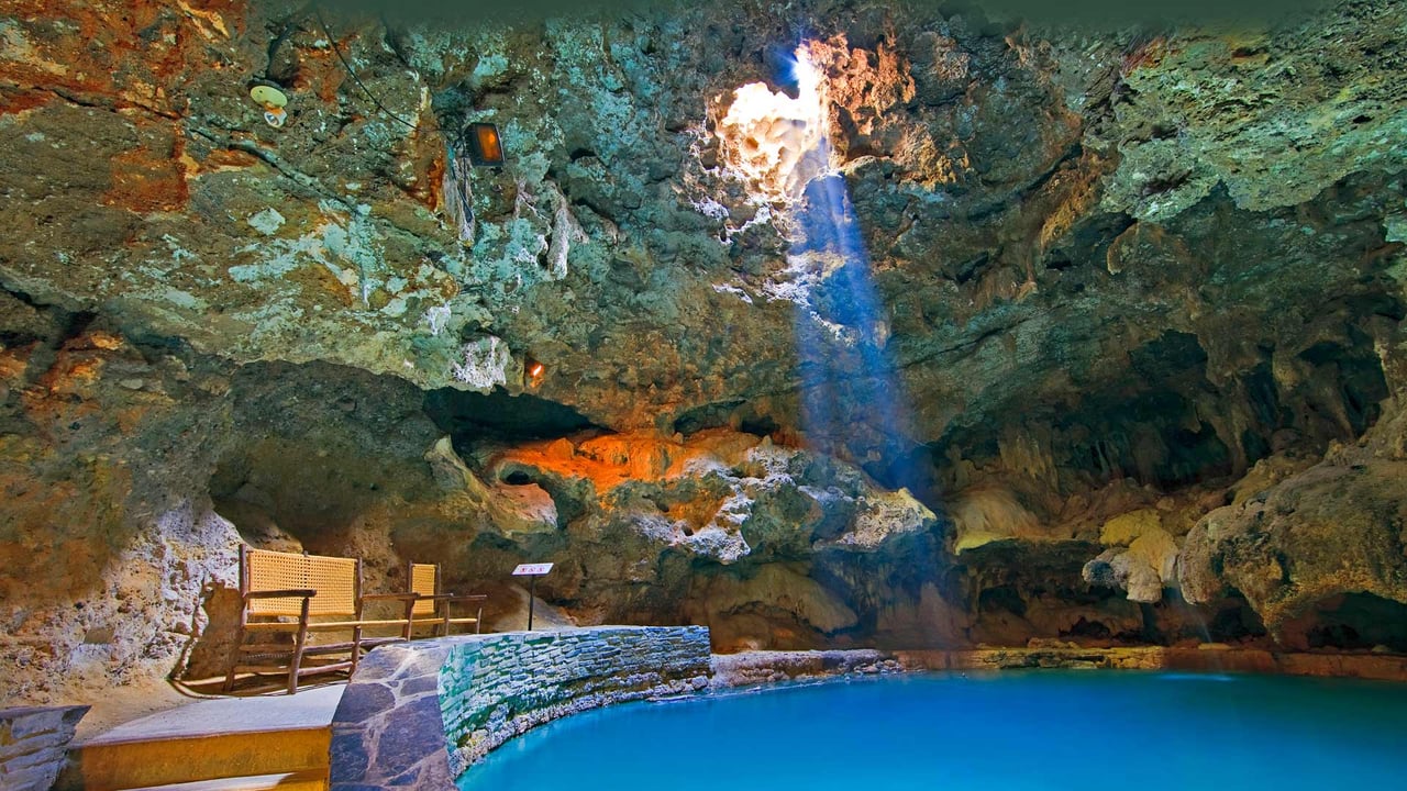 Cave and Basin National Historic Site, Sulphur Mountain, Banff National Park, Alberta (© Interfoto/DanitaDelimont.com) desktop wallpaper