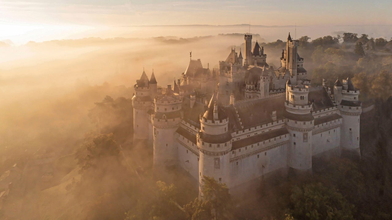 O Château de Pierrefonds no departamento de Oise da Picardia, na França (© Hemis/Alamy) desktop wallpaper
