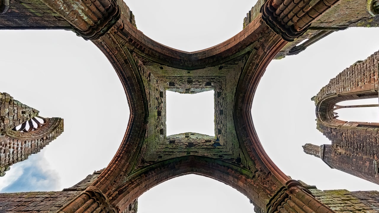 Sweetheart Abbey, Dumfries and Galloway, Scotland (© Westend61/Getty Images) desktop wallpaper