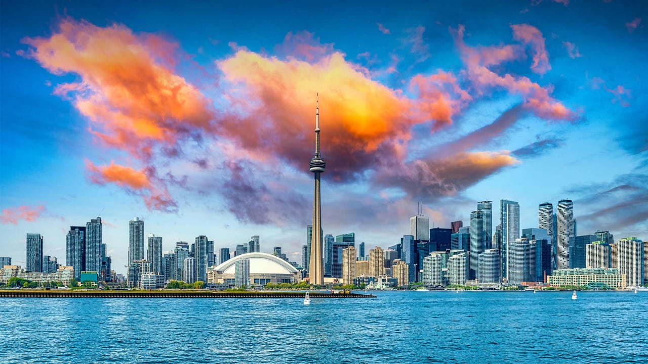 Toronto city skyline seen from Lake Ontario, Canada (© Roberto Machado Noa/Getty Images) desktop wallpaper