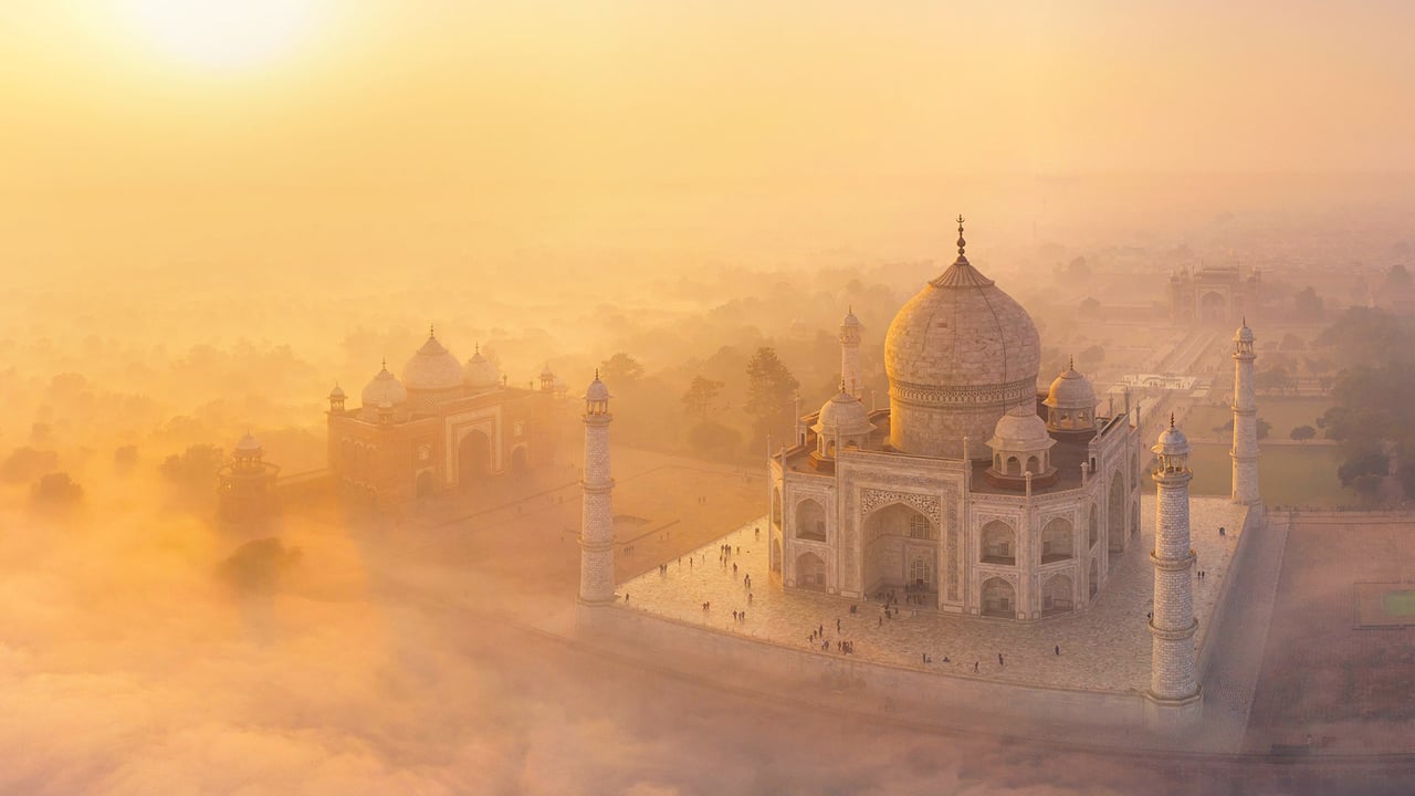 The Taj Mahal in Agra for India's Republic Day (© Michele Falzone/plainpicture) desktop wallpaper