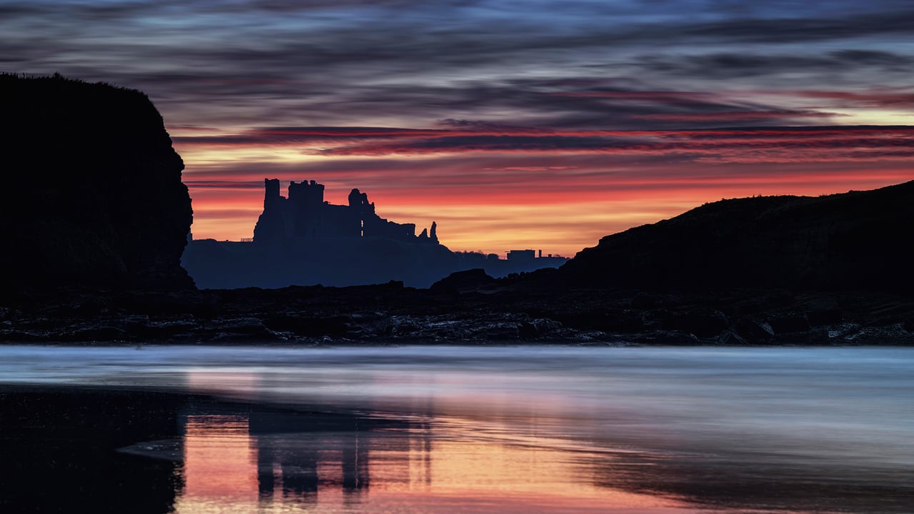 Tantallon Castle at sunset from Seacliff Beach, East Lothian, Scotland (© Scott Masterton/Westend61/Offset) desktop wallpaper