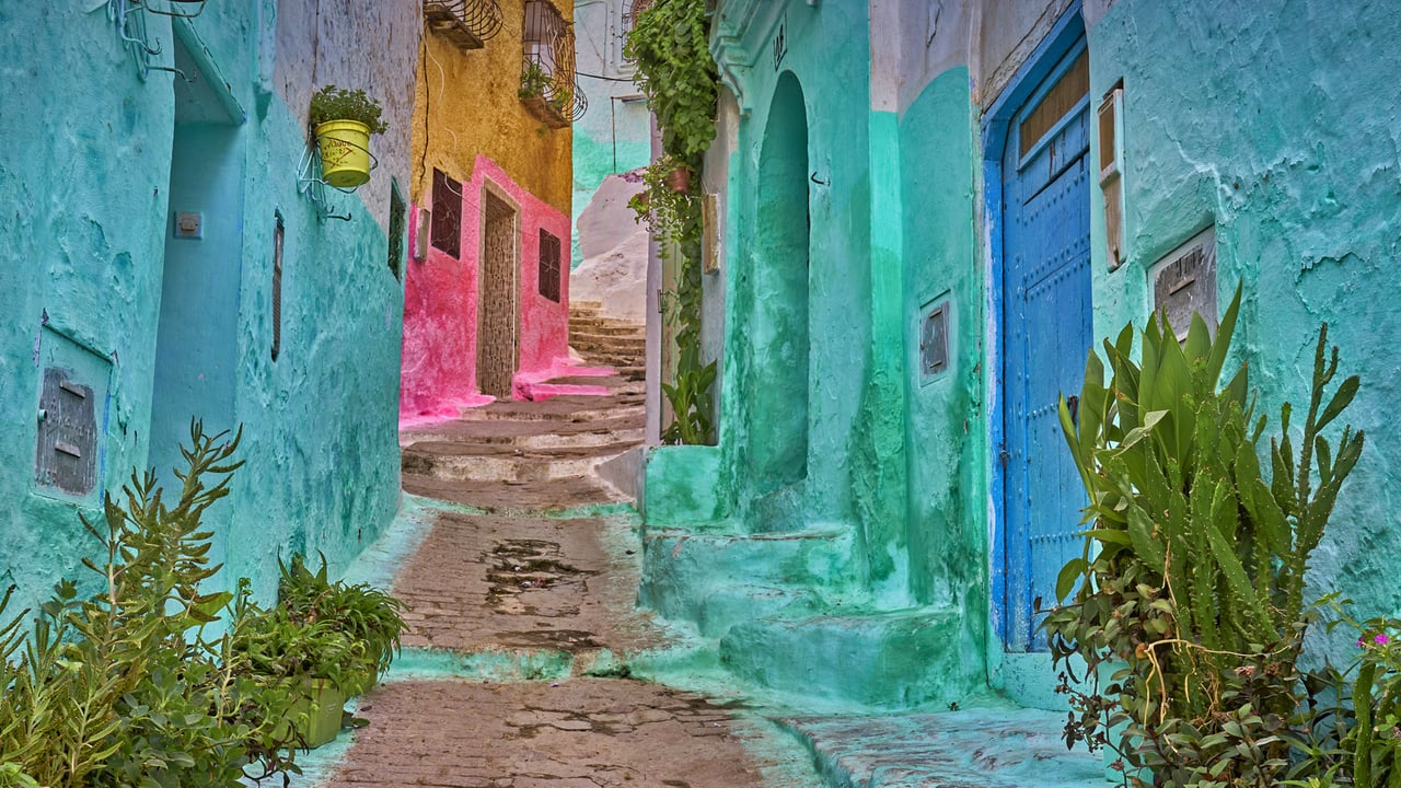 Colorful alleyway in the medina of Tétouan, Morocco (© Jan Wlodarczyk/eStock Photo) desktop wallpaper