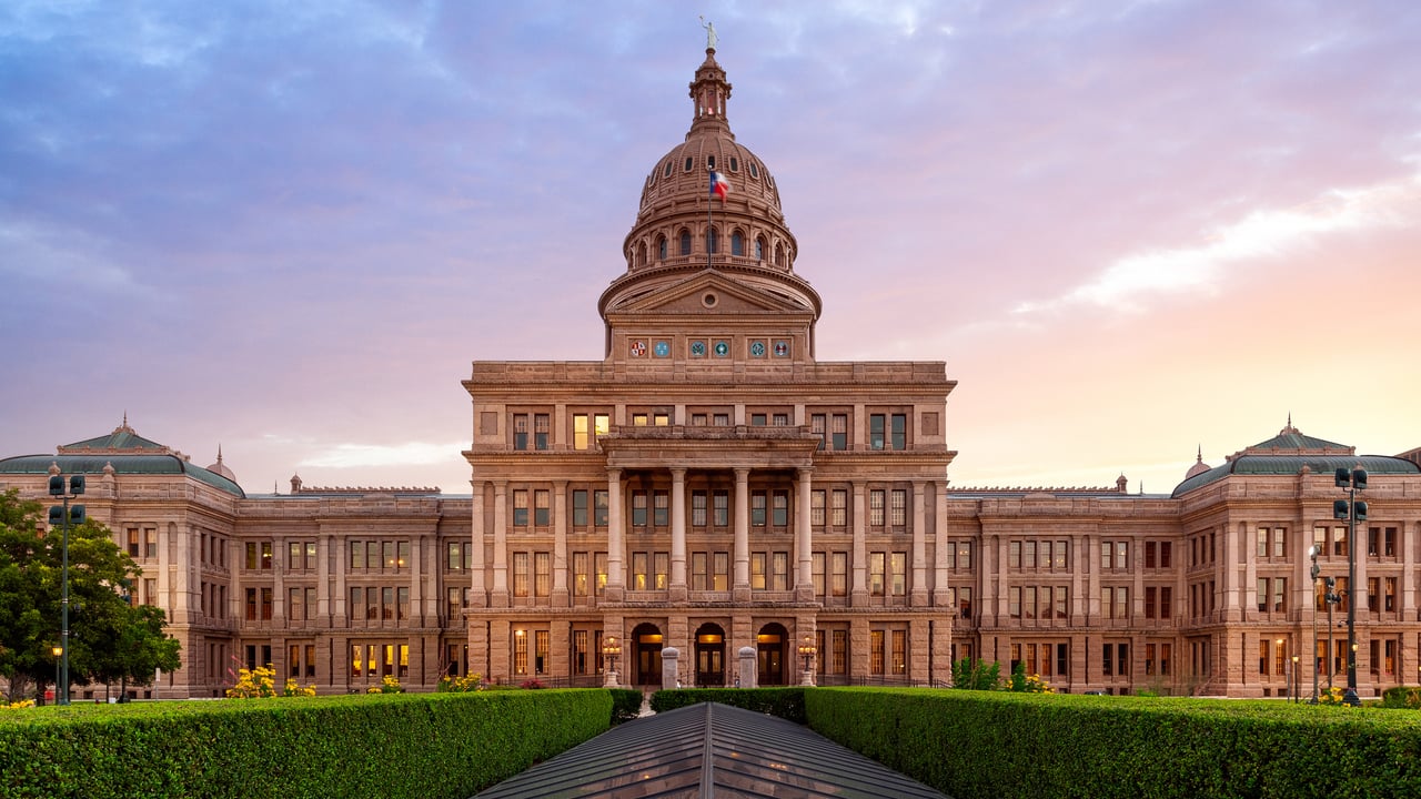 Texas State Capitol in Austin (© joe daniel price/Getty Images) desktop wallpaper