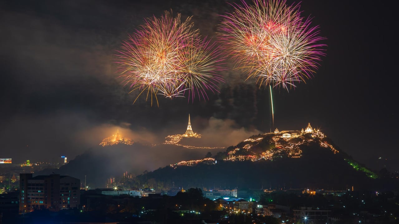 Fireworks over Phra Nakhon Khiri, Phetchaburi, Thailand (© noomcpk/Shutterstock) desktop wallpaper