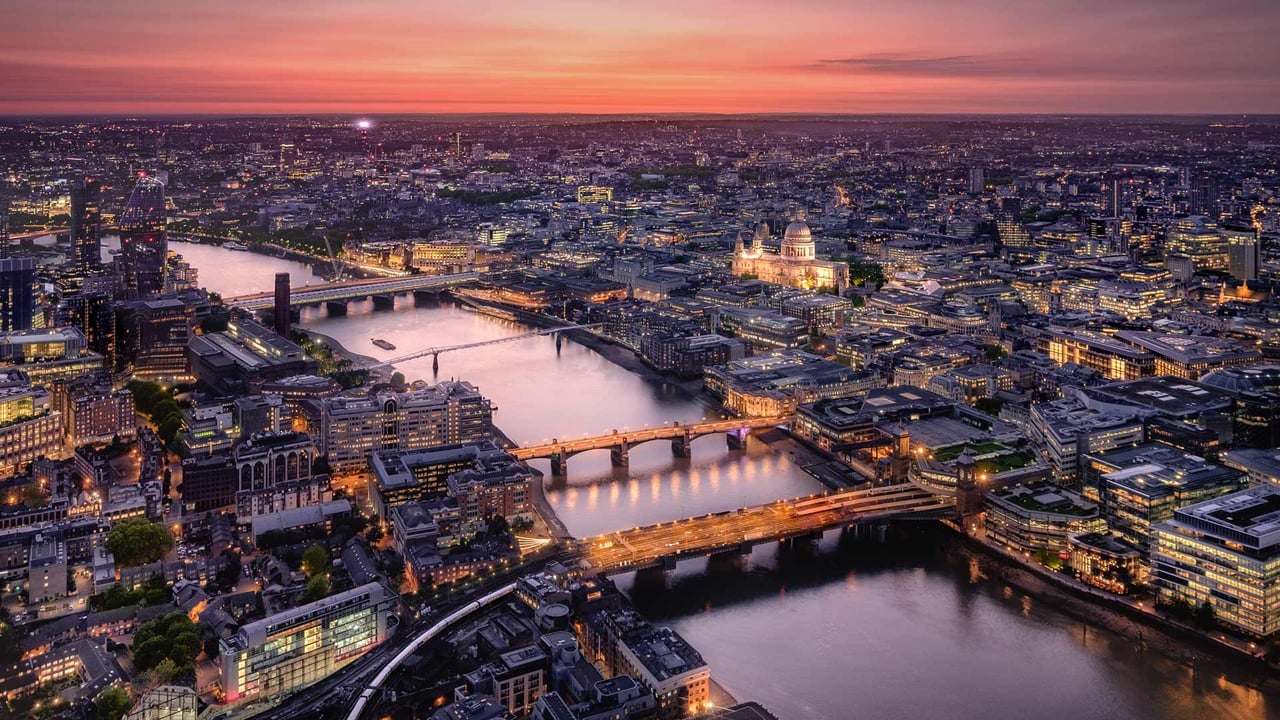 River Thames, London, England (© Puthipong Worasaran/Getty Images) desktop wallpaper