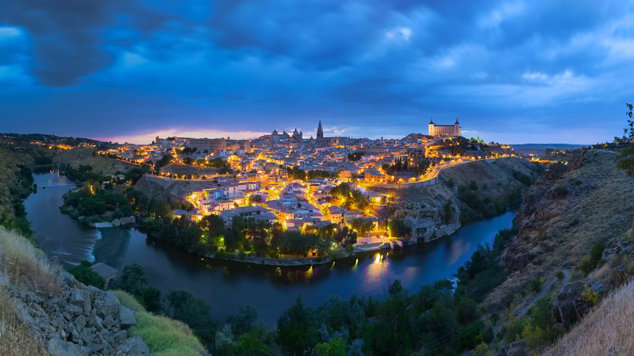 Panoramic view of the city of Toledo after sunset, Spain (© Frank Fischbach/Alamy) desktop wallpaper