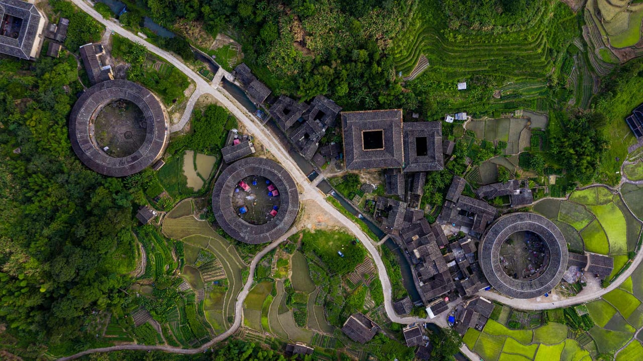Fujian Tulou complex of historical and cultural heritage buildings in Fujian province, China (© Hongjie Han/Getty Images) desktop wallpaper