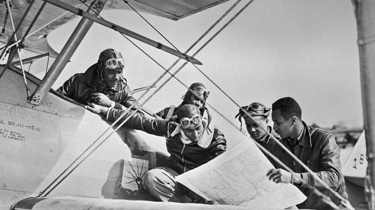 Tuskegee Airmen reading a map (© Bettmann/Getty Images) desktop wallpaper