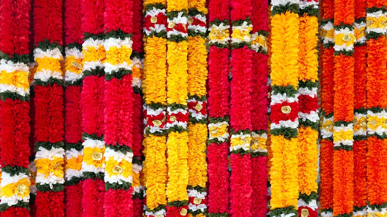 Garlands of red and yellow flowers, on Ugadi (© Sviridenko/iStock/Getty Images Plus) desktop wallpaper