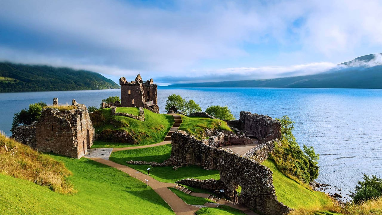 Urquhart Castle and Loch Ness in the Scottish Highlands (© AWL Images/Danita Delimont) desktop wallpaper