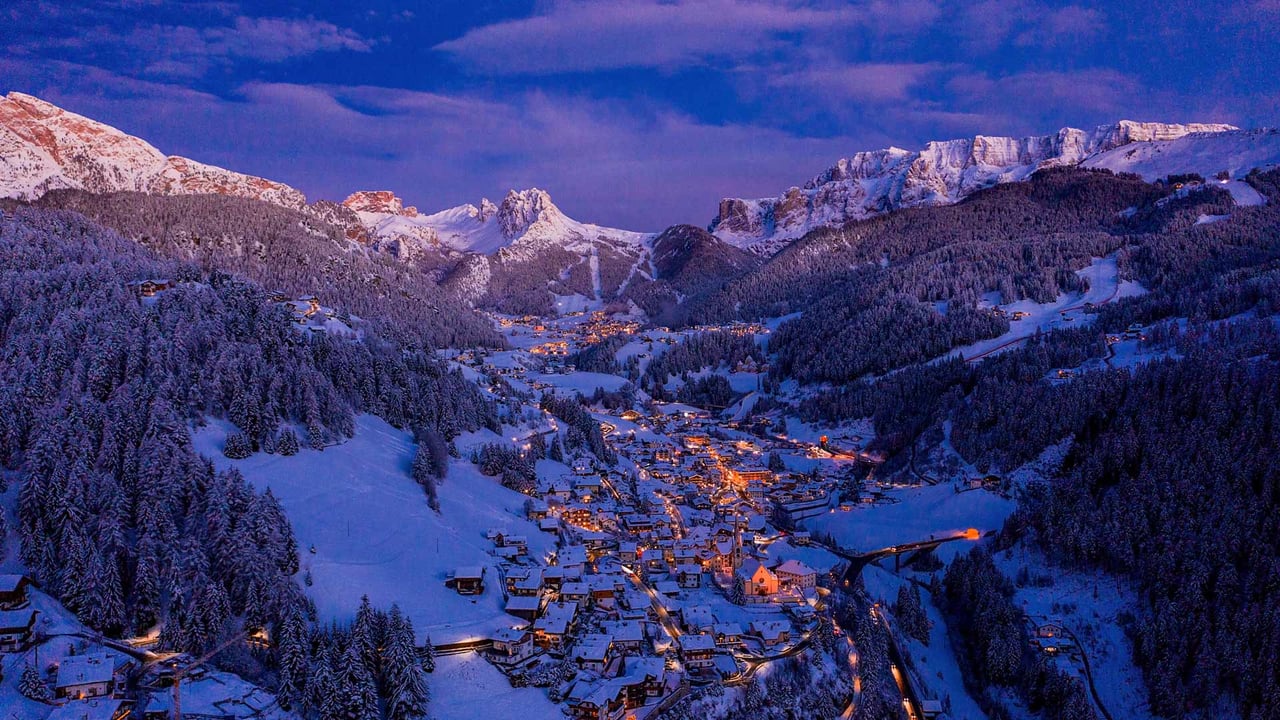 Village in Val Gardena at Christmas, Dolomites, Italy (© Ingus Kruklitis/Getty Images) desktop wallpaper