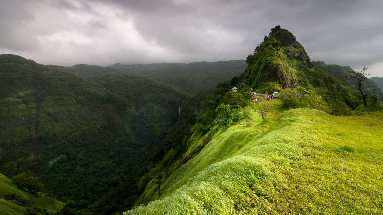 Lush green landscape of Varandha Ghat,Bhor,Maharashtra, India. (© AmitRane1975/Getty Images) desktop wallpaper