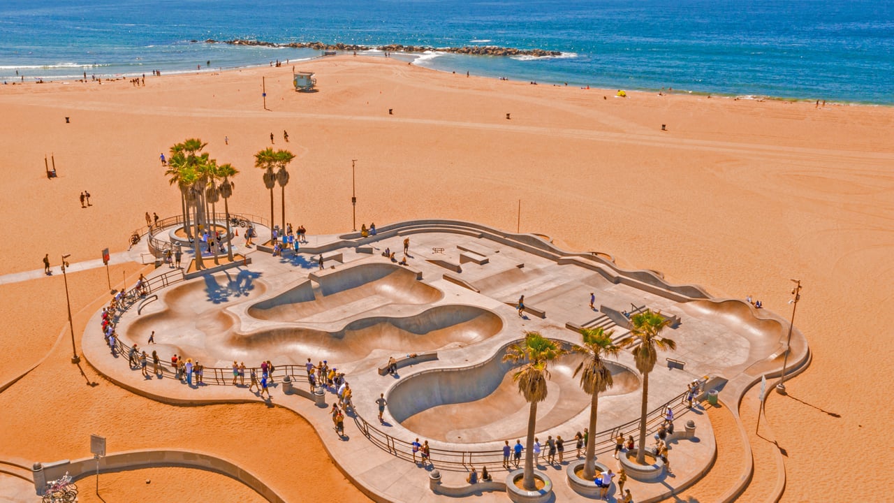 Aerial view of the Venice Skatepark in Venice Beach, Los Angeles (© Ingus Kruklitis/Getty Images) desktop wallpaper