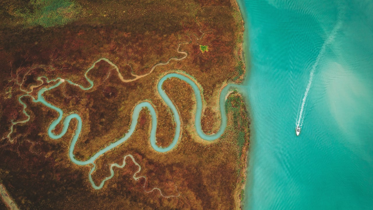 A delta in the Venetian Lagoon, Italy (© Dimitri Weber/Amazing Aerial Agency) desktop wallpaper