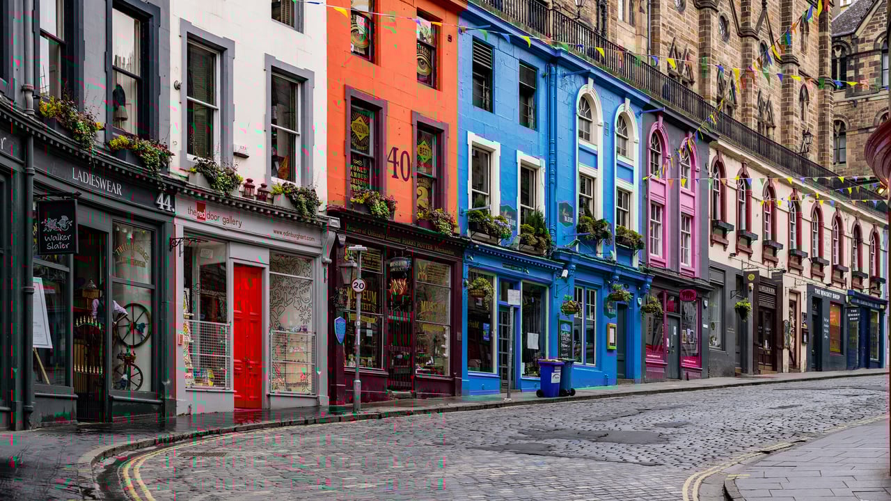 Victoria Street in Edinburgh, Scotland (© Michael Greene/iStock/Getty Images) desktop wallpaper