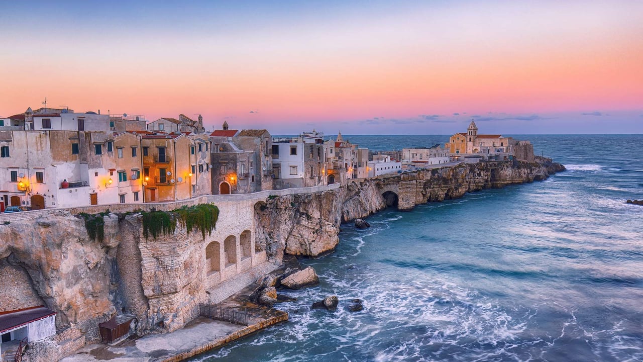 Vieste on the Gargano peninsula, Apulia, Italy (© Pilat666/Getty Images) desktop wallpaper