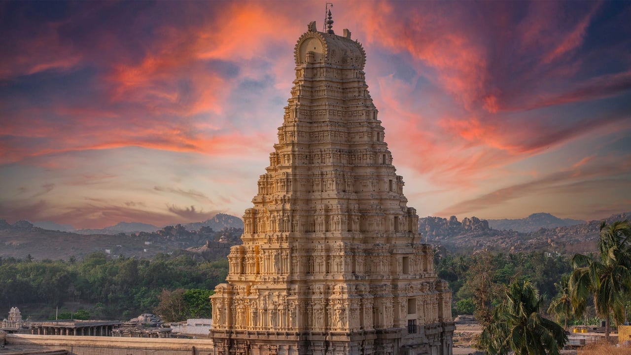 Virupaksha temple in the ancient city of Vijayanagar at Hampi, Karnataka, India. (© leshiy985/shutterstock) desktop wallpaper