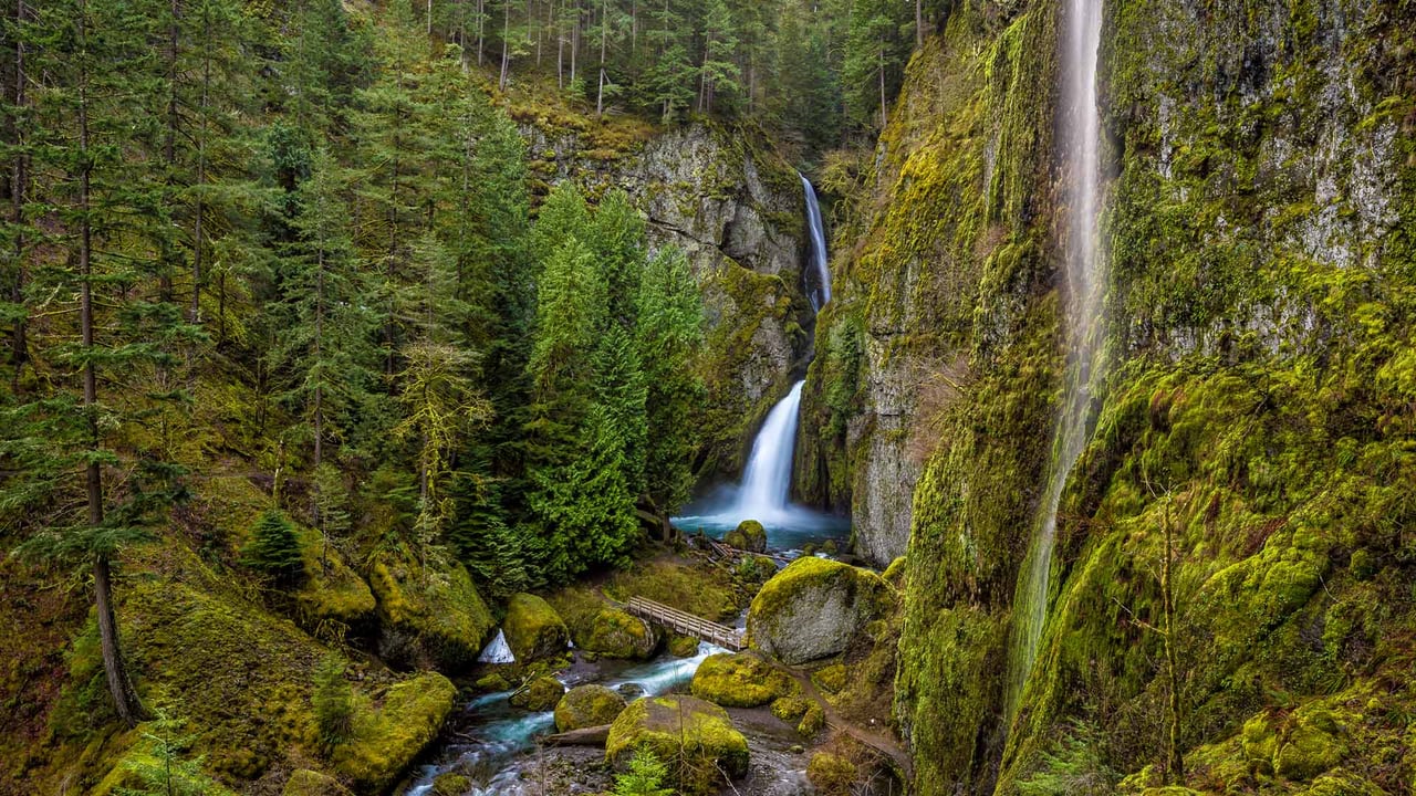 Wahclella Falls in the Columbia River Gorge, Oregon (© Eric Vogt/Tandem Stills + Motion) desktop wallpaper