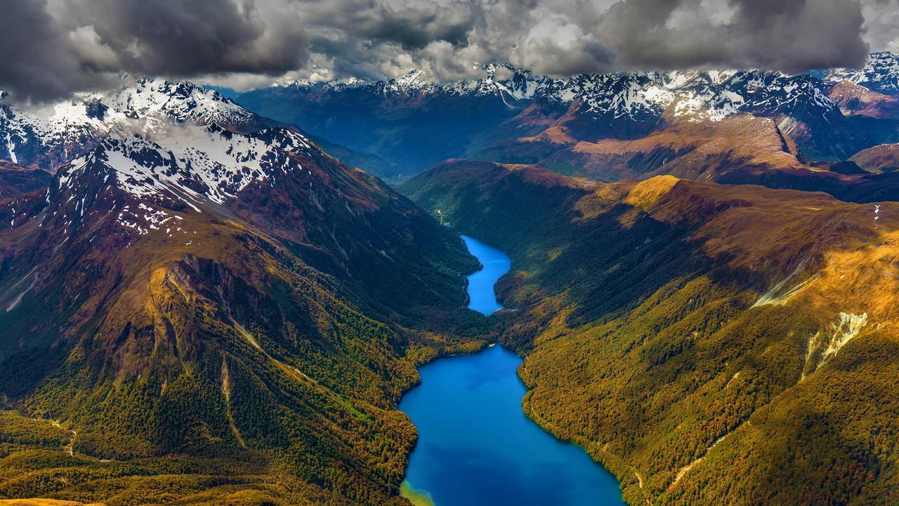 Fiordland National Park in South Island, New Zealand (© WitR/Adobe Stock) desktop wallpaper
