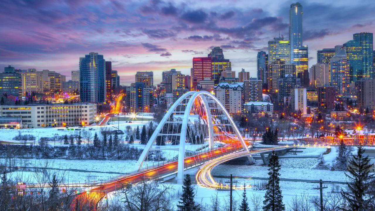 Walterdale Bridge in Edmonton, Canada (© ronniechua/Getty Images) desktop wallpaper