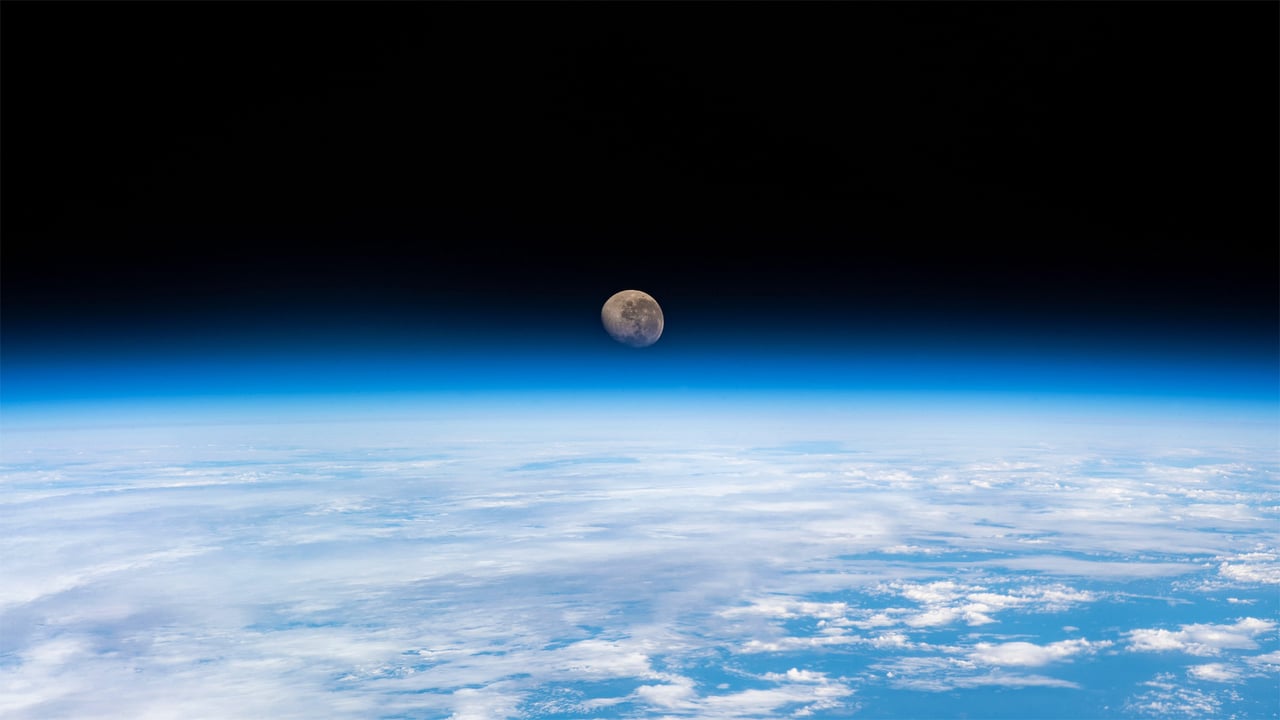 Waning gibbous moon above the Earth's horizon, photographed from the International Space Station (© NASA) desktop wallpaper