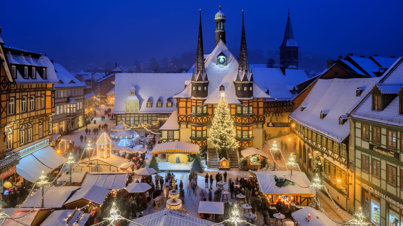 クリスマス・マーケット, ドイツ ヴェルニゲローデ (© Krzysztof Baranowski/Moment/Getty Images) desktop wallpaper