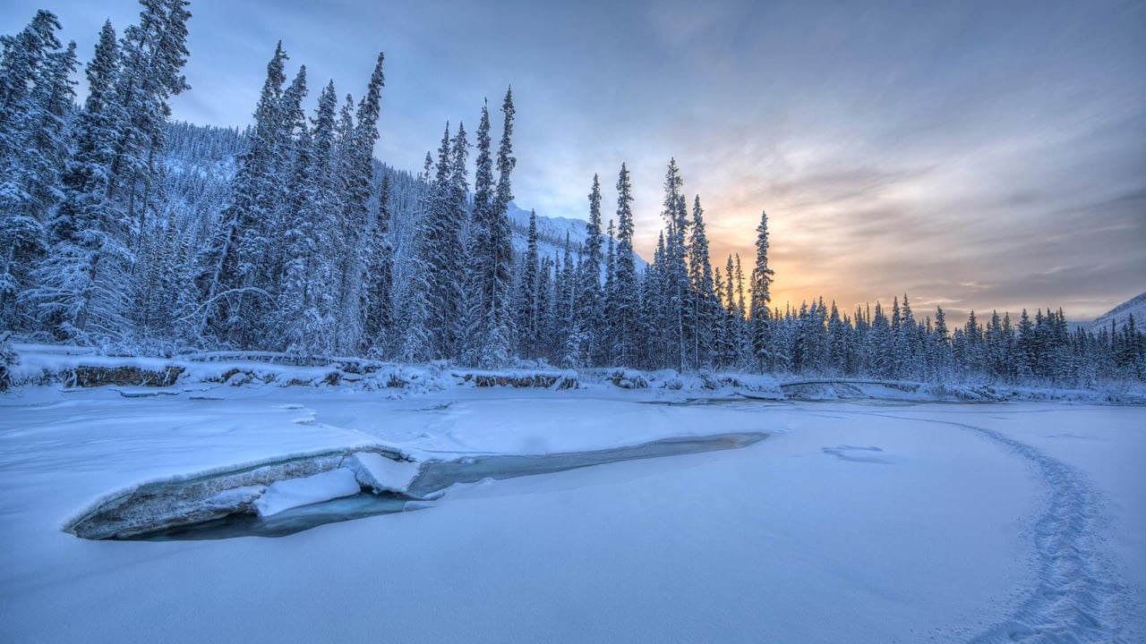 Sunset colours over the icy Wheaton River, Yukon, Canada (© Robert Postma/All Canada Photos/Alamy Stock Photo) desktop wallpaper