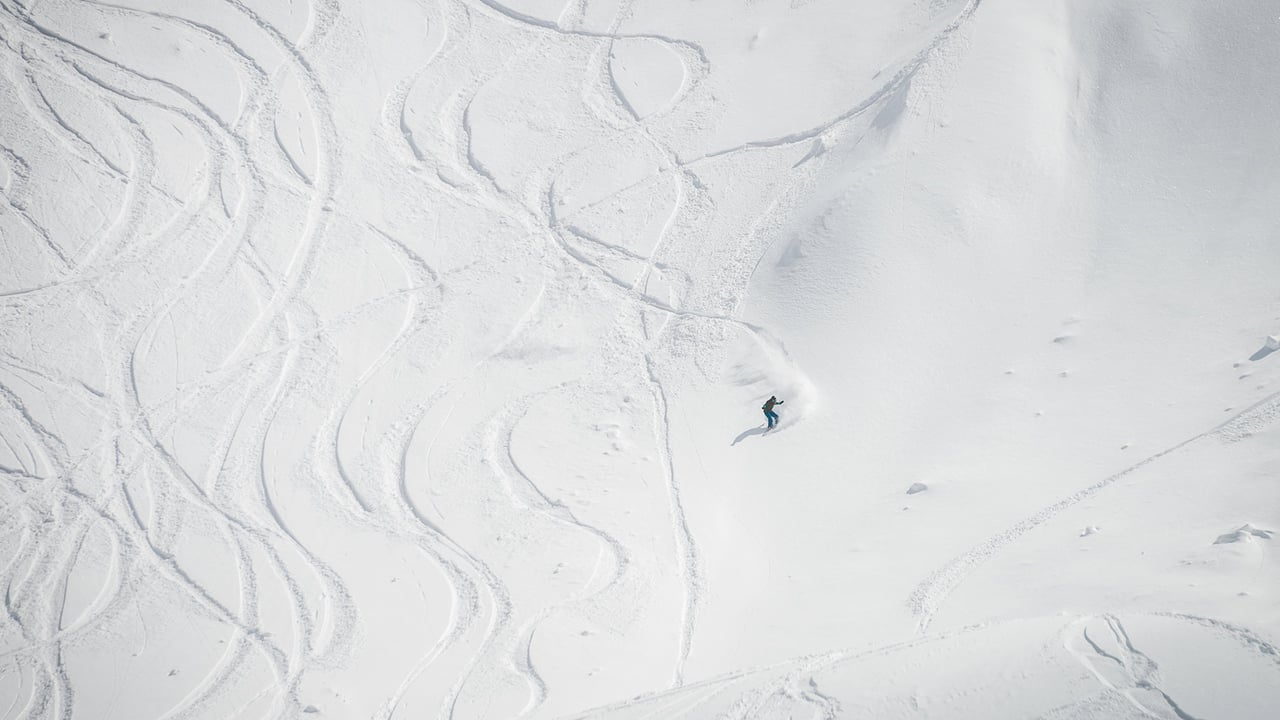 Snow boarder in Whistler, B.C. (© John Crux/Alamy Stock Photo) desktop wallpaper
