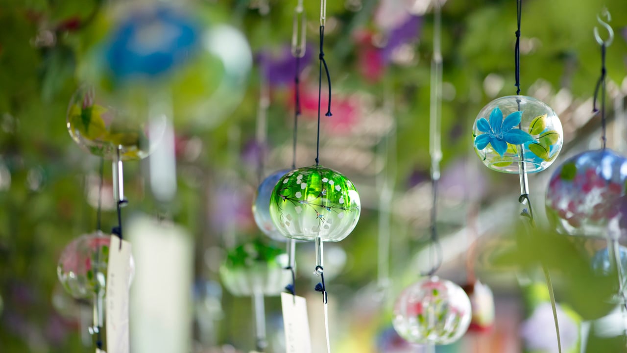 ｢風鈴祭り」 (© chikaphotograph/Getty Images) desktop wallpaper