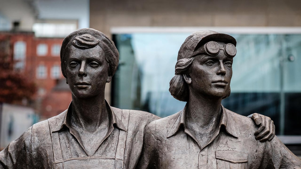 Women of Steel bronze sculpture in Sheffield city centre, by sculptor Martin Jennings. (© Rory Prior/Alamy Stock Photo) desktop wallpaper