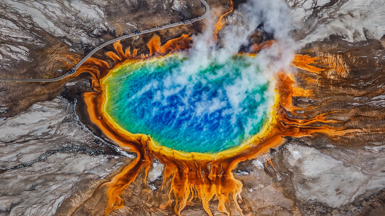Grand Prismatic Spring, Yellowstone National Park, Wyoming (© Ajith Kumar/Getty Images) desktop wallpaper