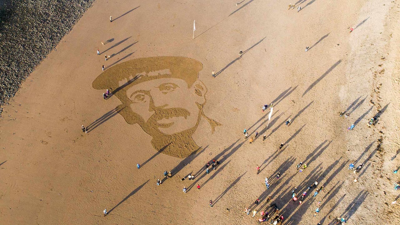 Sand portrait of WW1 Royal Naval Reservist Richard Davies on Ynyslas Beach, Ceredigion (© Keith Morris Aerial Imagery/Alamy Stock Photo) desktop wallpaper
