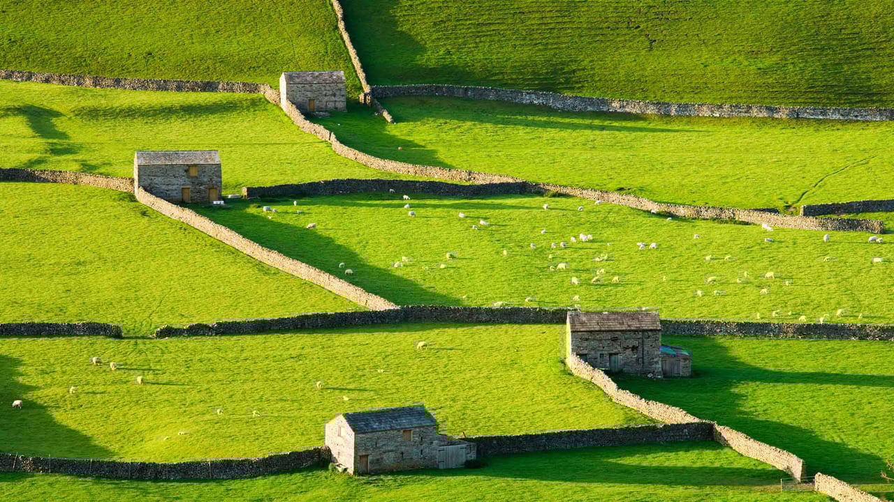 Gunnerside, Swaledale, Yorkshire Dales National Park, England (© Derek Croucher/Alamy) desktop wallpaper