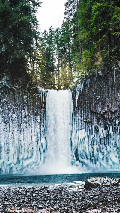 Frozen amphitheater of columnar basalt walls flanking Abiqua Falls, Oregon (© Joshua Meador/Tandem Stills + Motion) mobile wallpaper