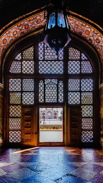 Akbar's tomb at Sikandra near Agra (© Howard Mitchell/Getty Images) mobile wallpaper