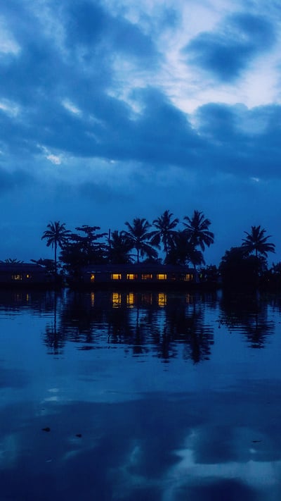 Alappuzha, Kerala (© Gautam Krishna/Getty Images) mobile wallpaper