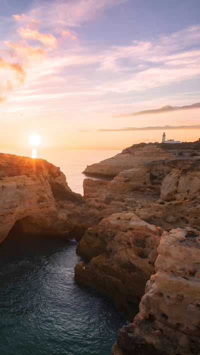 Alfanzina Lighthouse, Algarve, Portugal (© Andreas Kunz/Getty Images) mobile wallpaper
