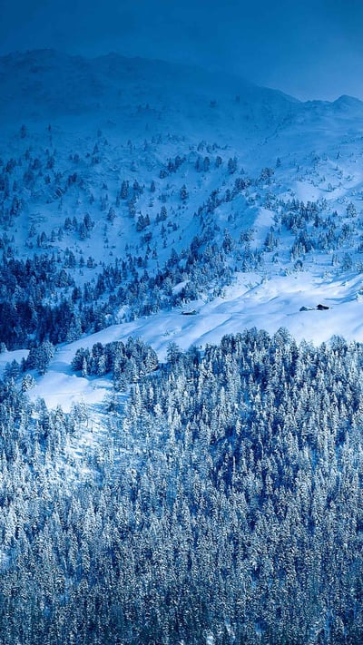 Panorama des Alpes sous la neige, France (© Beatrice Preve/Alamy Stock Photo) mobile wallpaper