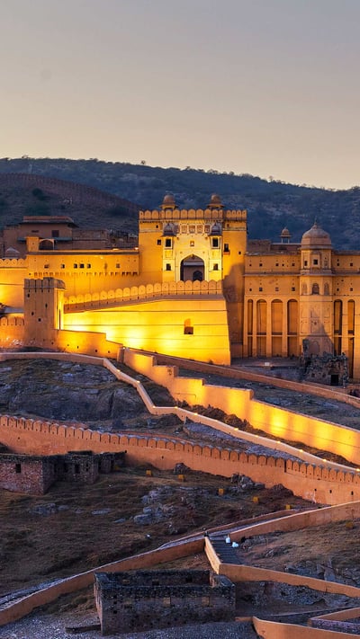 Amber Fort near Jaipur, Rajasthan (© Luigi Vaccarella/Sime/eStock Photo) mobile wallpaper