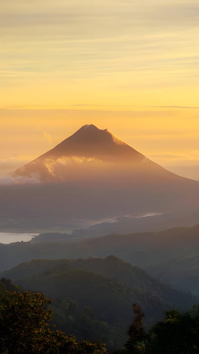 Arenal Volcano seen from Monteverde, Costa Rica (© Lukas Bischoff/Getty Images) mobile wallpaper