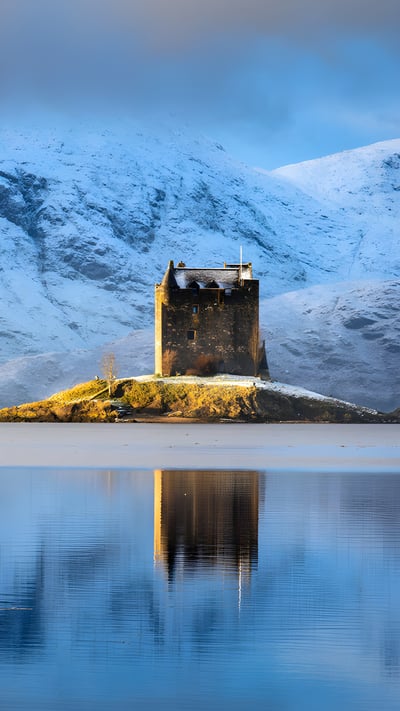 Castle Stalker on Loch Laich, Argyll, Scotland (© WLDavies/Getty Images) mobile wallpaper