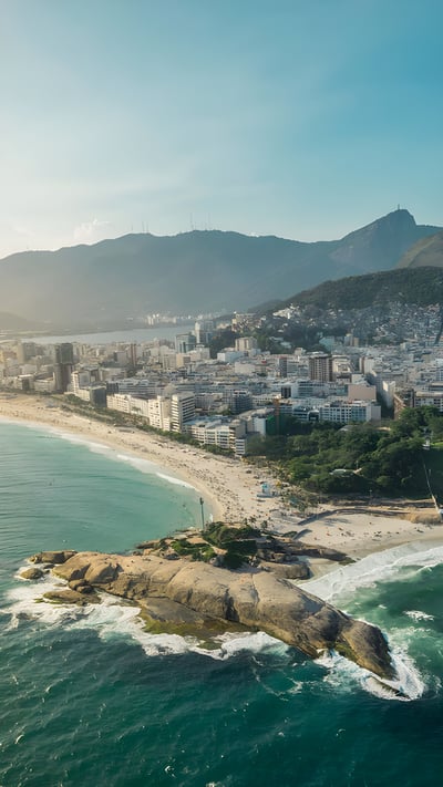 Praia do Arpoador, Rio de Janeiro (© marchello74/Getty Images) mobile wallpaper