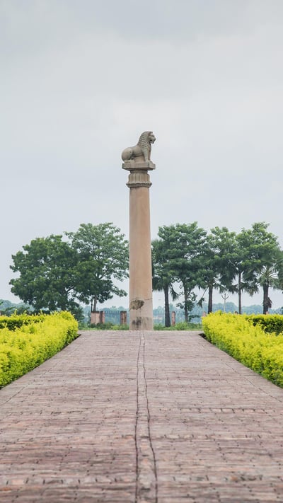 Ashoka pillar, Kutagarasala Vihara, Vaishali, Bihar (© Memoryfor/Shutterstock) mobile wallpaper