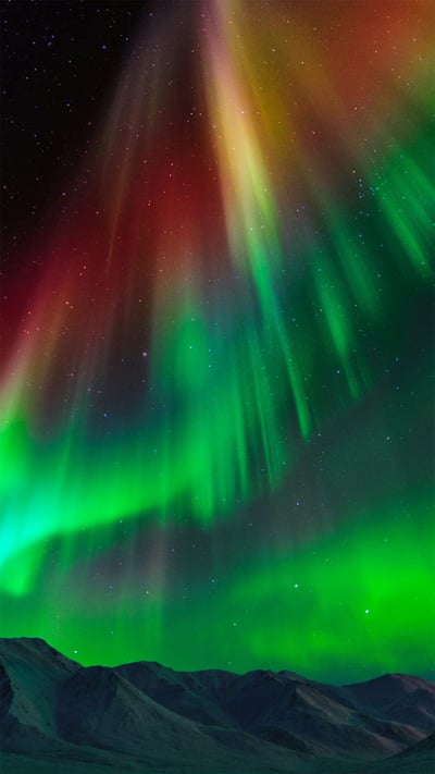 Aurora borealis above the Brooks Range in Alaska (© Noppawat Tom Charoensinphon/Getty Images) mobile wallpaper