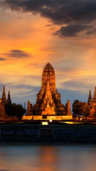 Wat Chaiwatthanaram temple, Ayutthaya Historical Park, Thailand (© Weerasak Saeku/Getty Images) mobile wallpaper