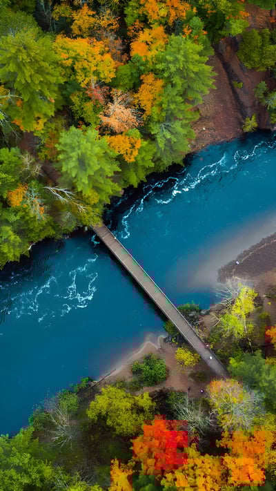 Bad River in Copper Falls State Park, Wisconsin (© Big Joe/Getty Images) mobile wallpaper