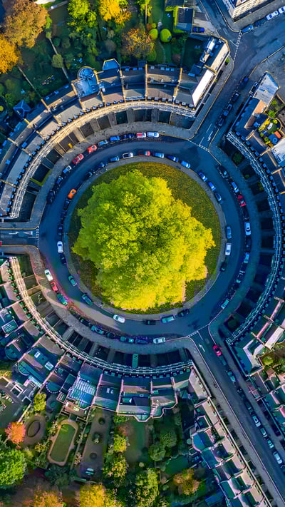 The Circus townhouses in Bath, Somerset, England (© Gavin Hellier/Getty Images) mobile wallpaper