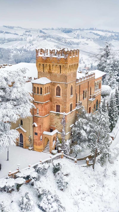 Castello di Mornico Losana, Mornico Losana, Provincia di Pavia, Lombardia (© Massimo Ripani/Sime/eStock Photo) mobile wallpaper