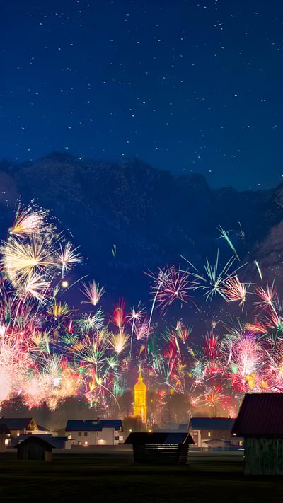 Silvesterfeuerwerk über der Stadt Garmisch-Partenkirchen mit Blick auf die Zugspitzgruppe, Bayern (© Marc Hohenleitner/Huber/eStock Photo) mobile wallpaper